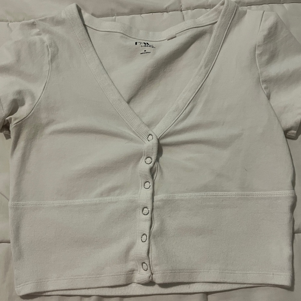 Never worn before white cropped button up shirt from pacsun!